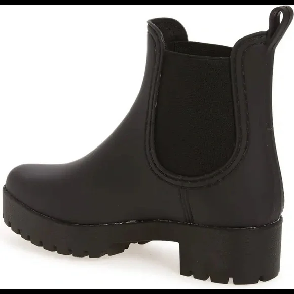 Cloudy Waterproof Chelsea Rain Boot. Color: Black Matte Black. Size: 6 - Picture 3 of 6